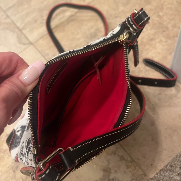 Disney Dooney & Bourke Minnie Mouse Bows and Hearts Crossbody Bag - Picture 5 of 10